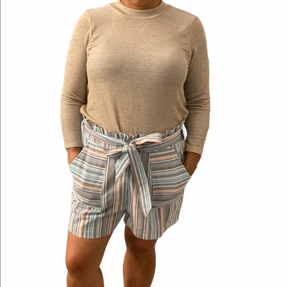 Francesca’s multi color tie paper bag waist shorts size Medium
